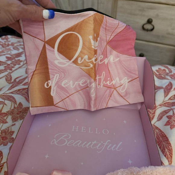 Pink and Gold Marble birthday Gift Box - Picture 3 of 11